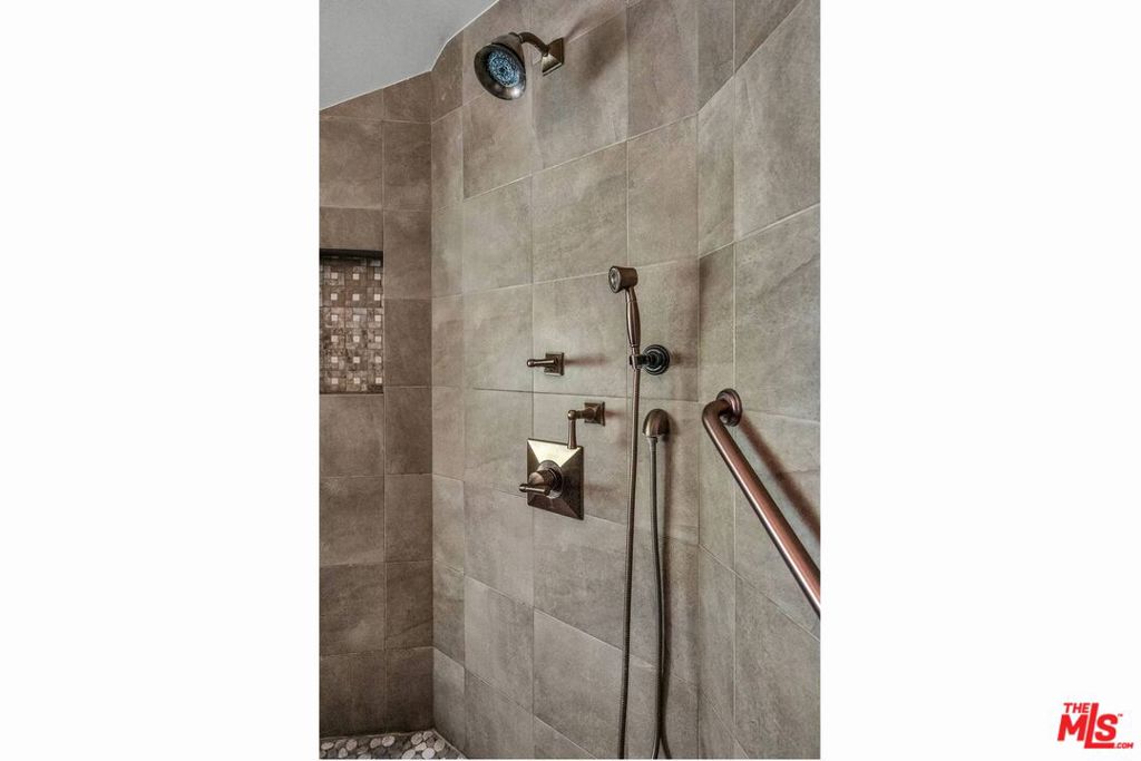 26865893 Property Photo 43