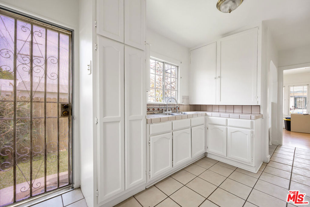 1712 1/2 W 39th Street Rear Property Photo 6