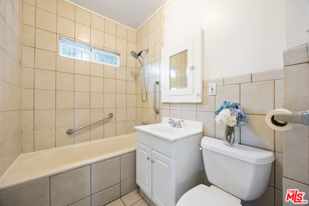 1712 1/2 W 39th Street Rear Property Photo 11