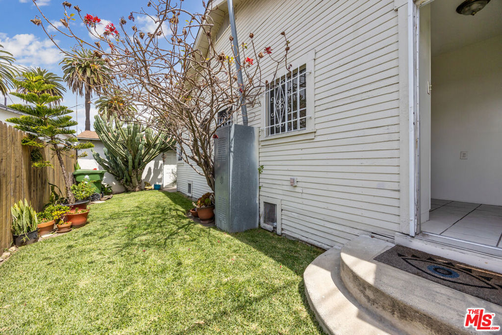 1712 1/2 W 39th Street Rear Property Photo 12