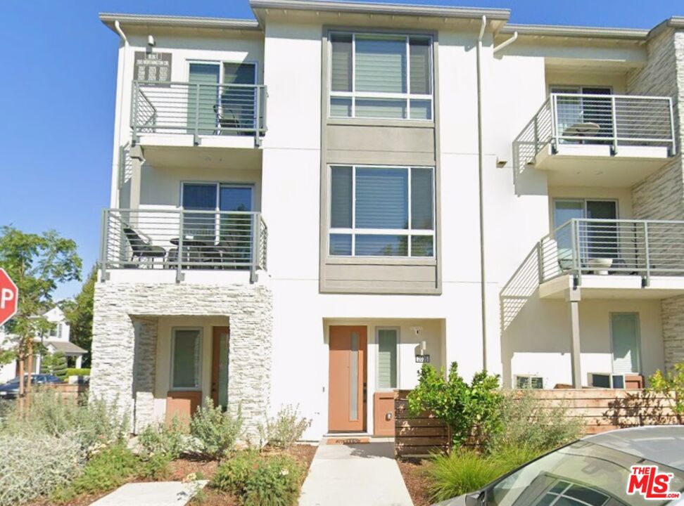 2035 Worthington Circle Property Photo 1