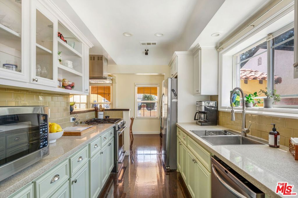 3827 Olmsted Avenue Property Photo 12