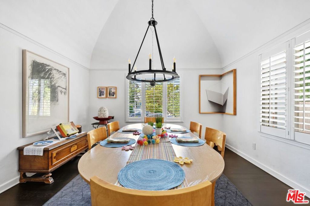 202 N Gower Street Property Photo 7