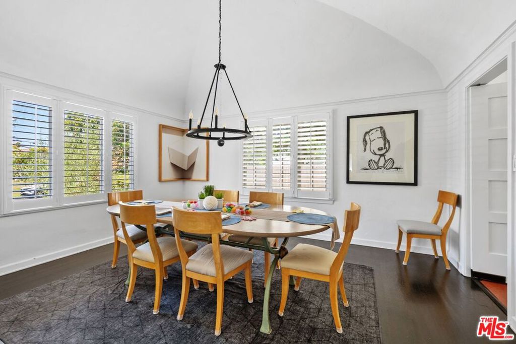 202 N Gower Street Property Photo 8