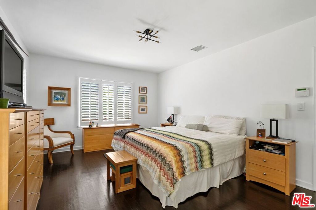 202 N Gower Street Property Photo 12
