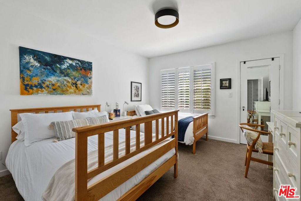 202 N Gower Street Property Photo 14