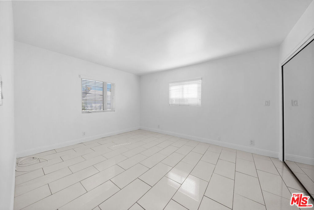 148 S Reeves Drive 4 Property Photo 12