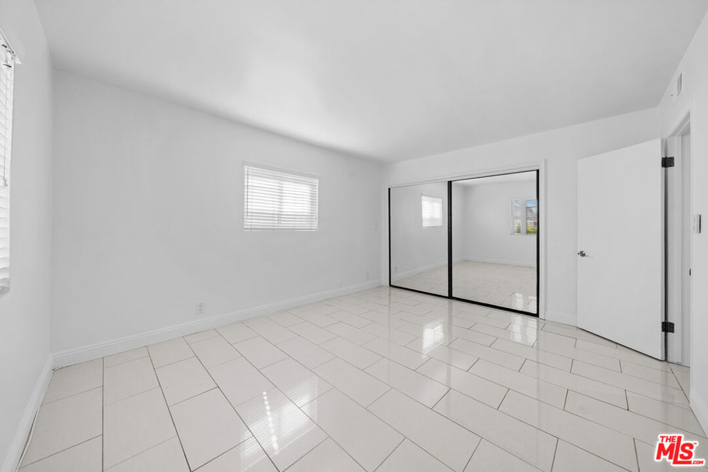 148 S Reeves Drive 4 Property Photo 13