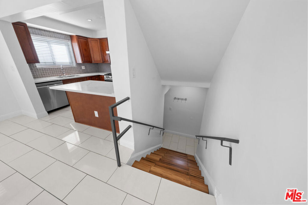 148 S Reeves Drive 4 Property Photo 14