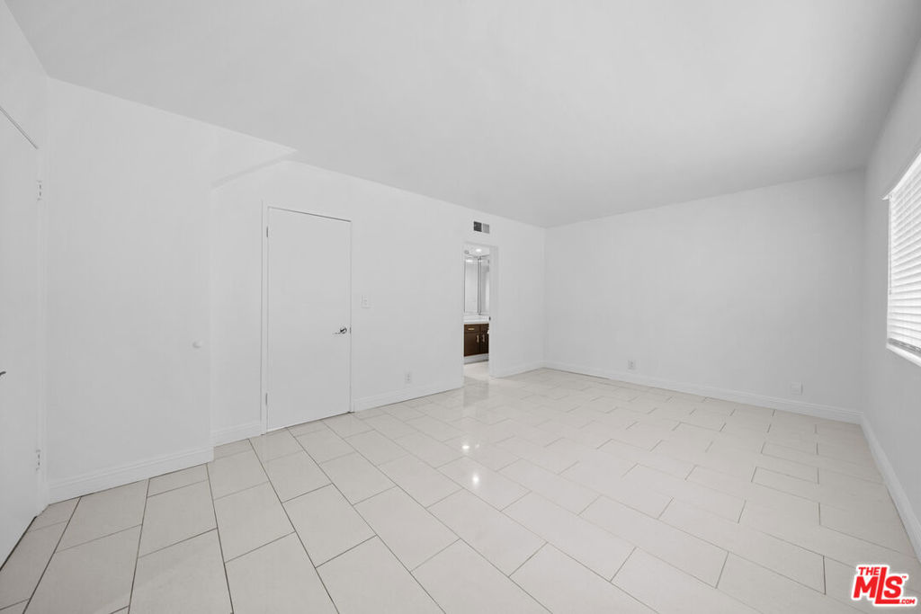 148 S Reeves Drive 4 Property Photo 16