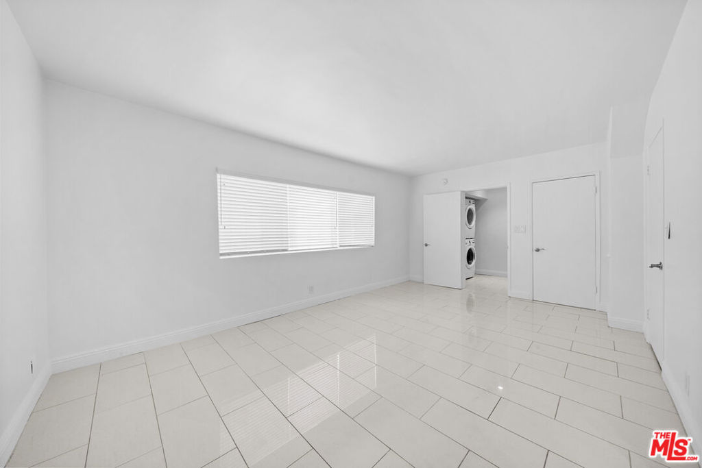 148 S Reeves Drive 4 Property Photo 18