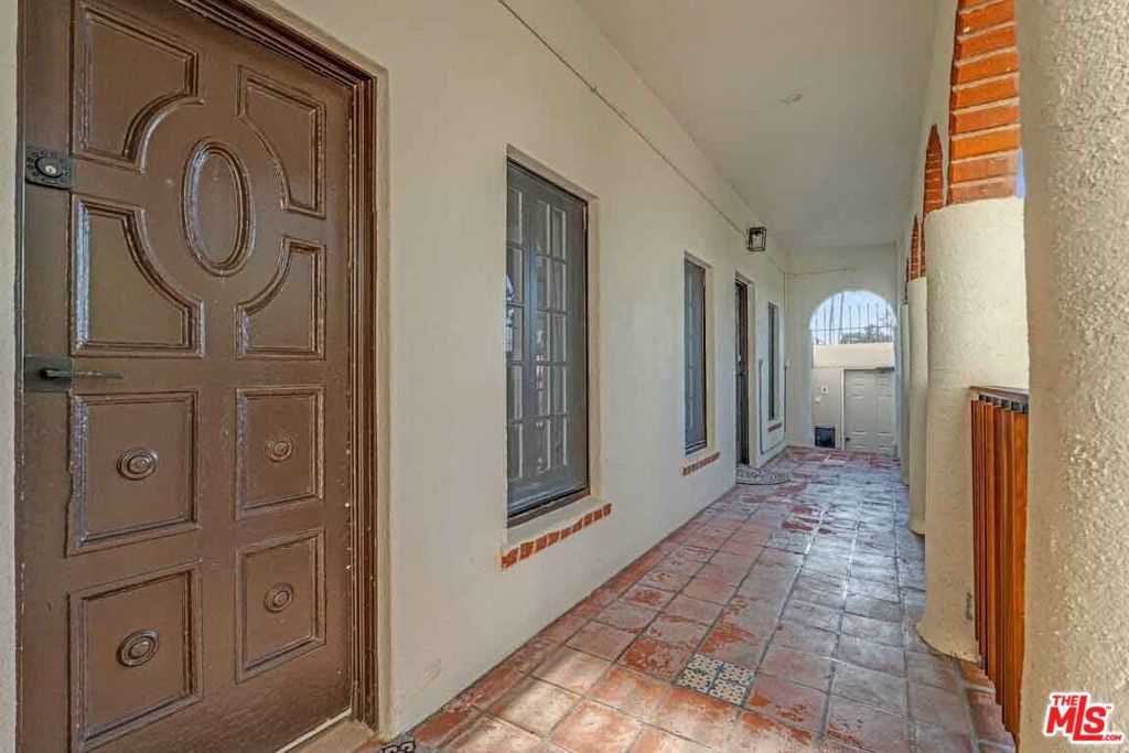 1915 Ocean Front Walk Property Photo 15