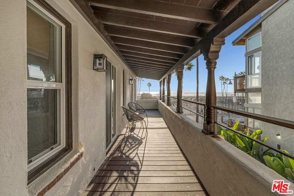 1915 Ocean Front Walk Property Photo 39