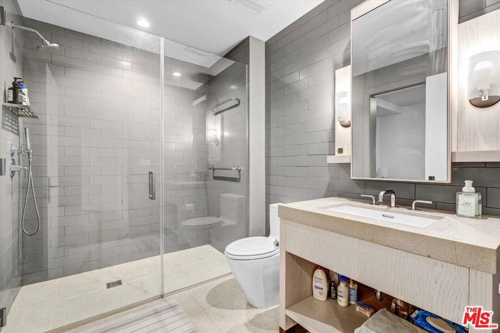10777 Wilshire Boulevard 209 Property Photo 19
