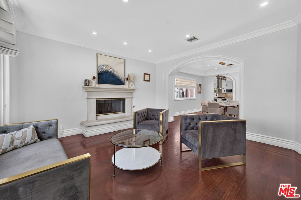 5230 Teesdale Avenue Property Photo 3