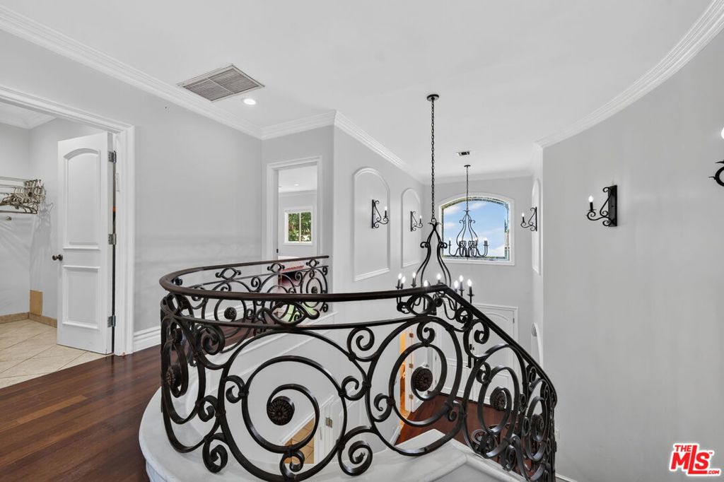 5230 Teesdale Avenue Property Photo 8