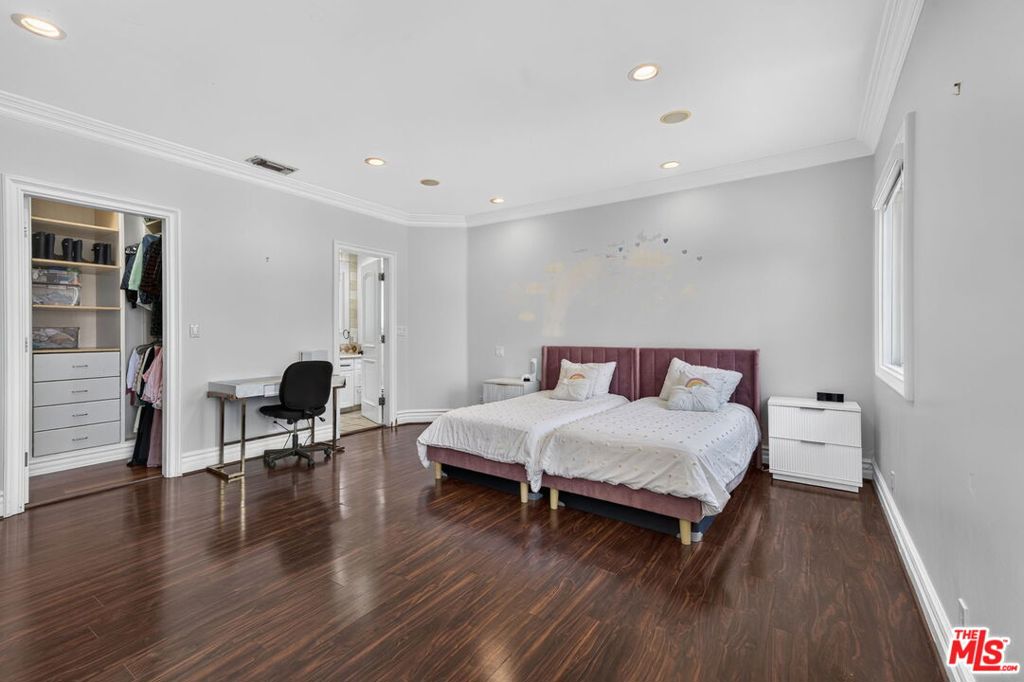 5230 Teesdale Avenue Property Photo 18