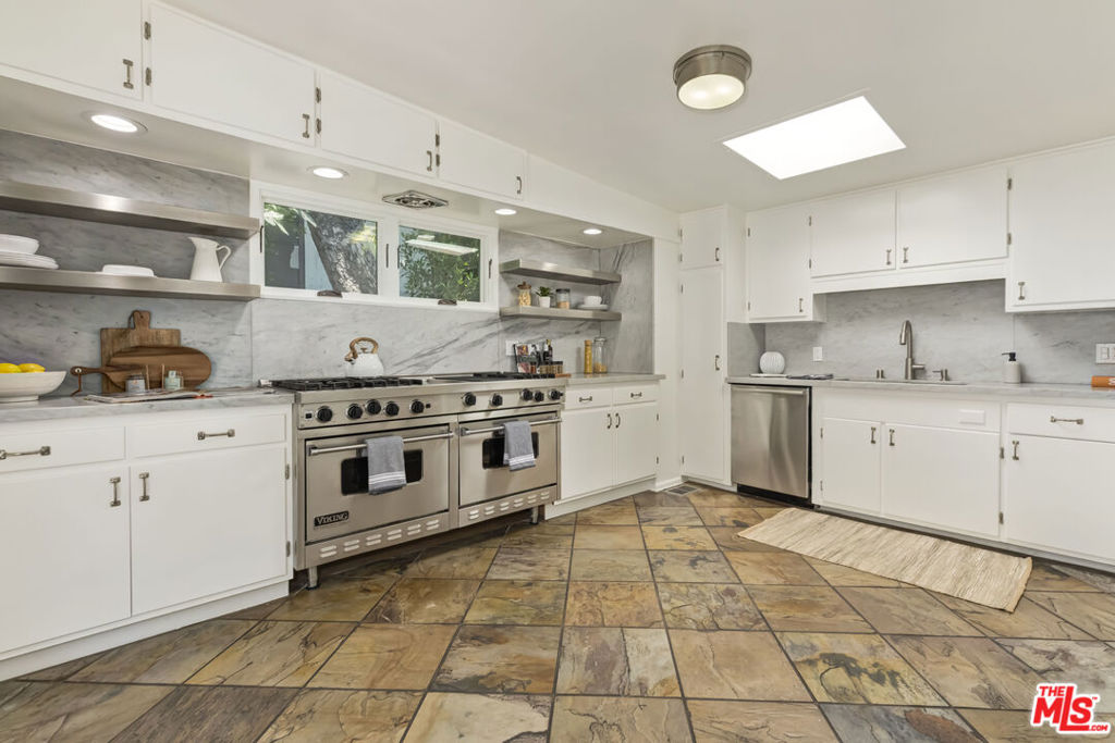 136 Beloit Avenue Property Photo 18
