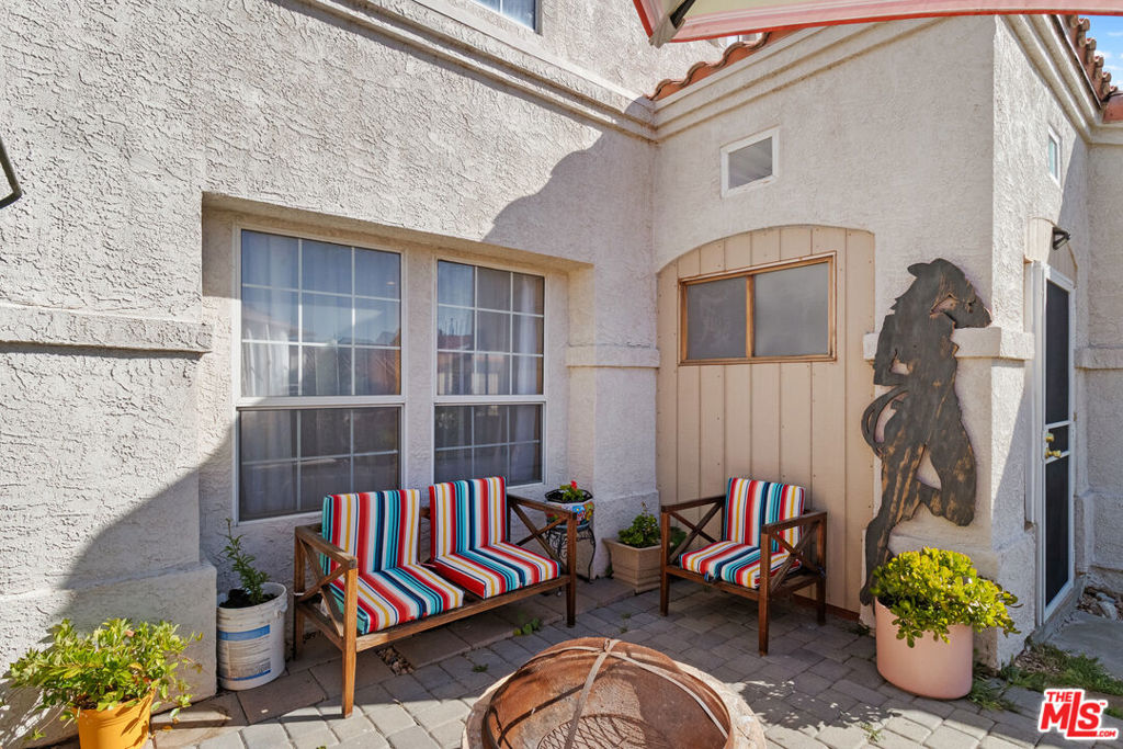 1631 Roseglen Place Property Photo 3