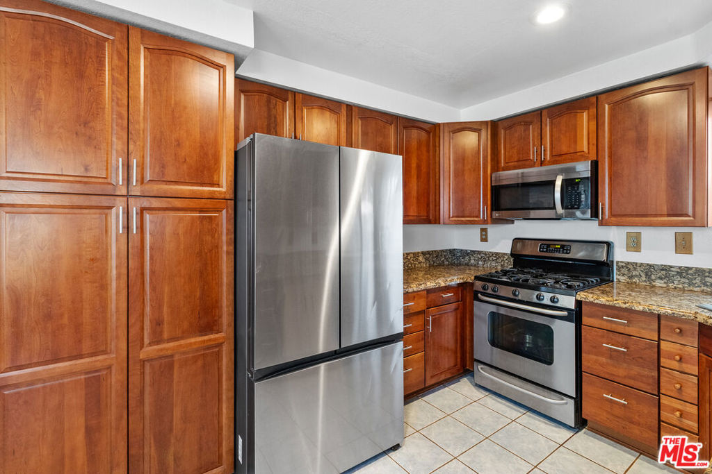 1631 Roseglen Place Property Photo 8