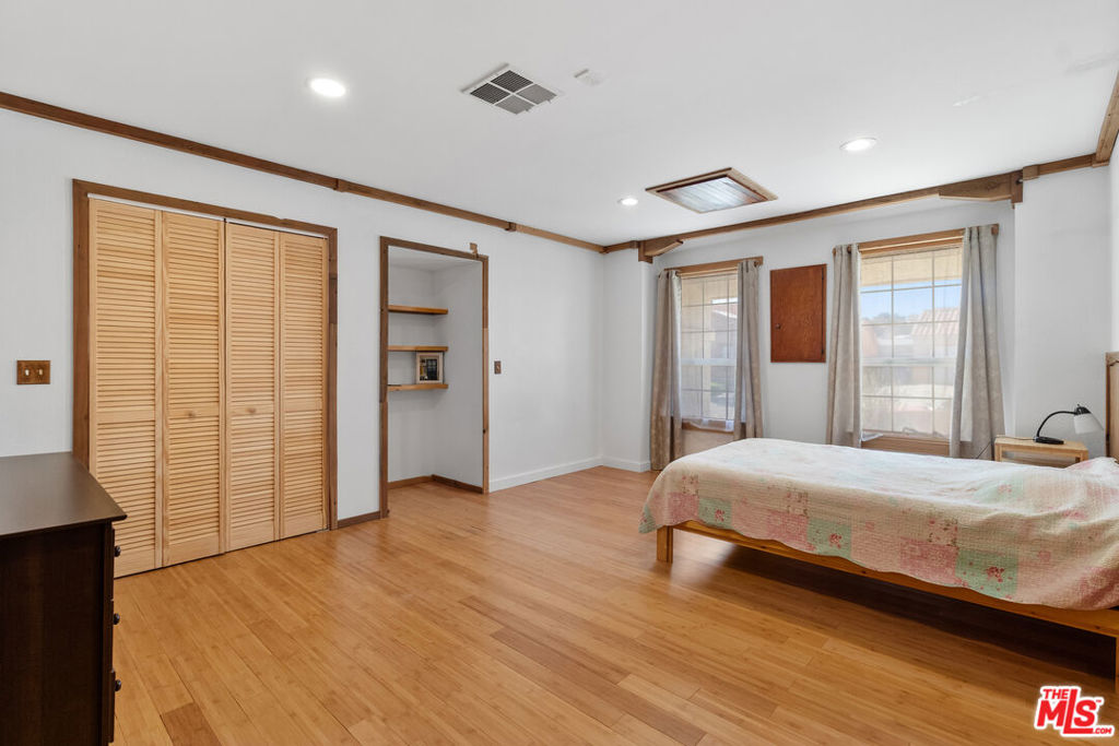 1631 Roseglen Place Property Photo 11