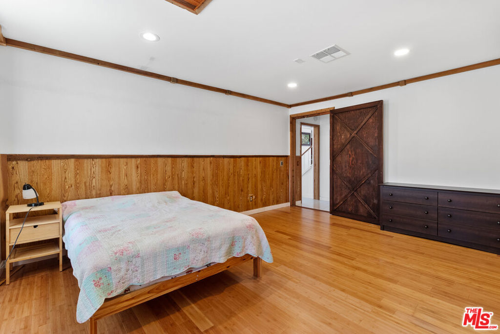 1631 Roseglen Place Property Photo 12