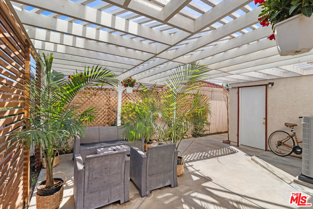 1631 Roseglen Place Property Photo 33