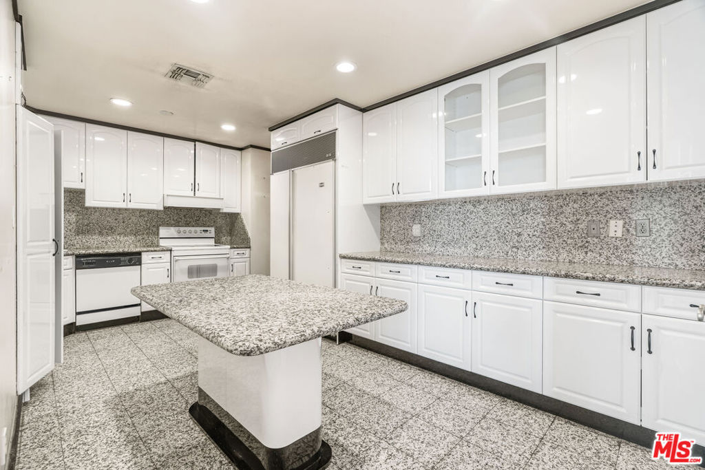 1155 N La Cienega Boulevard Ph 4 Property Photo 18