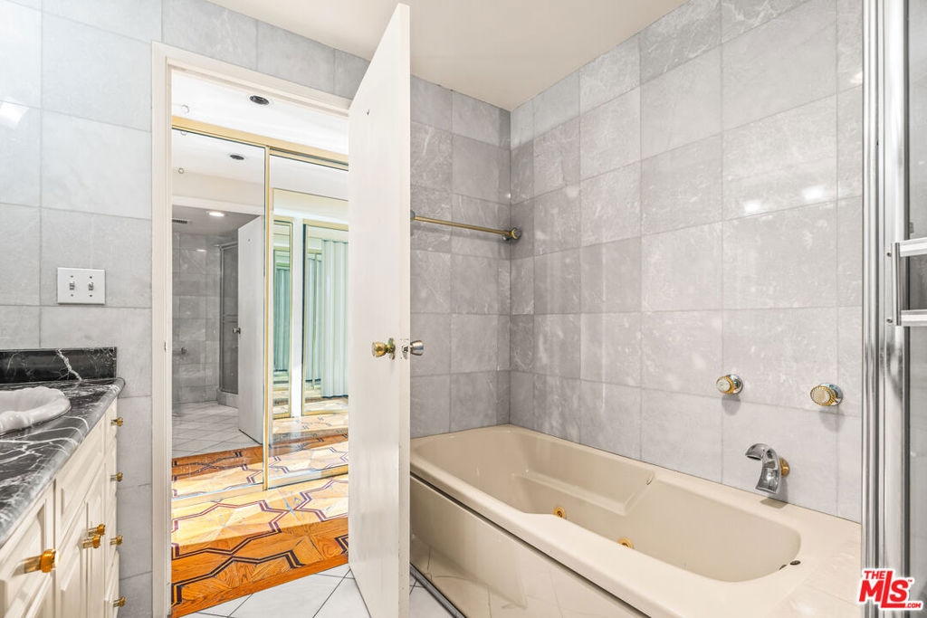 1155 N La Cienega Boulevard Ph 4 Property Photo 31