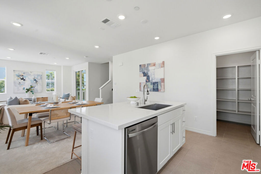 1426 Reliance Property Photo 8