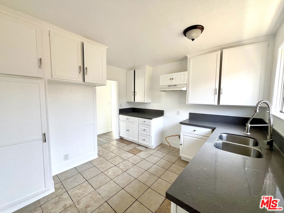 254 E Lanzit Avenue 5 Property Photo 6