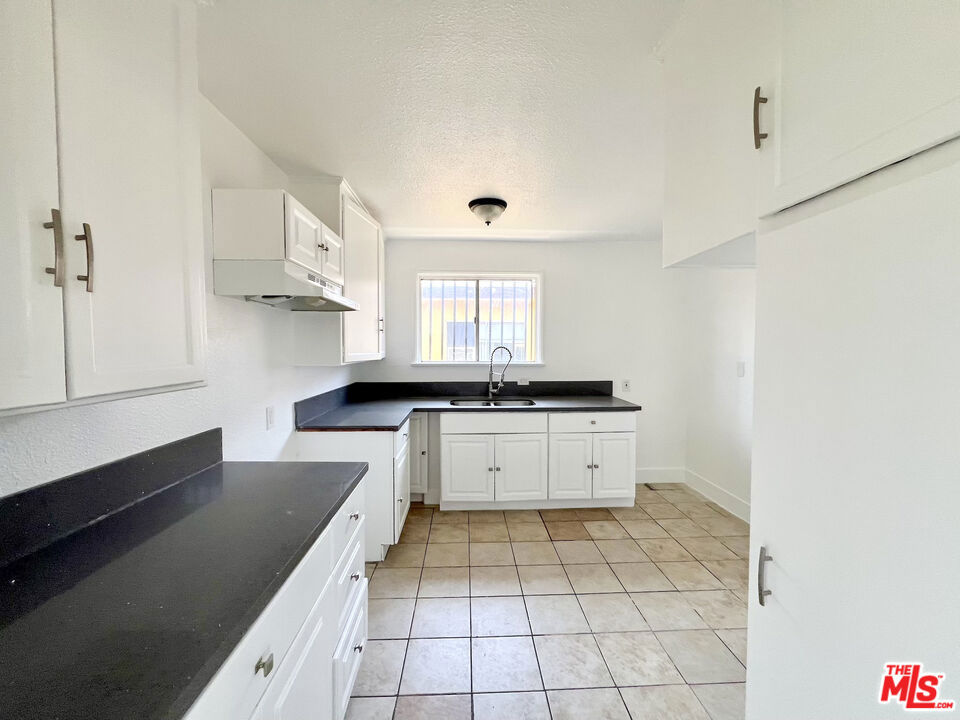 254 E Lanzit Avenue 5 Property Photo 7