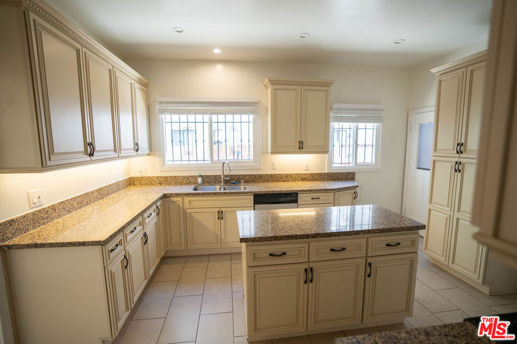 1210 S La Jolla Avenue Property Photo 3