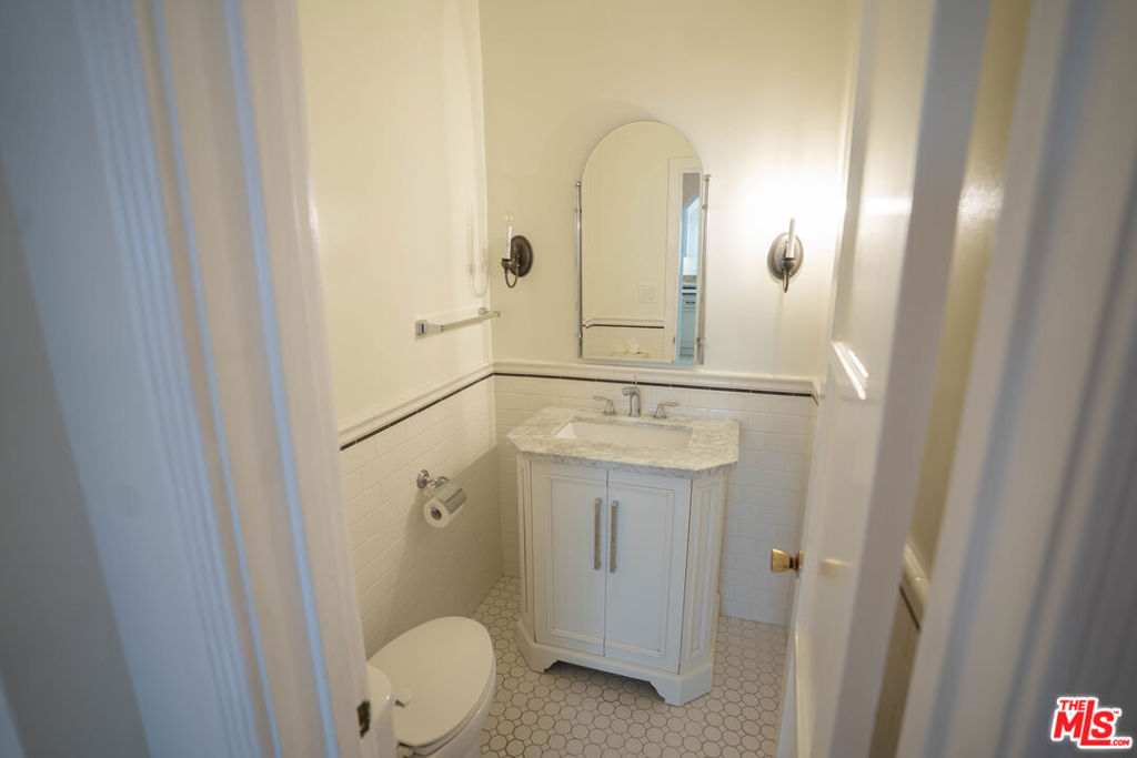 1210 S La Jolla Avenue Property Photo 22