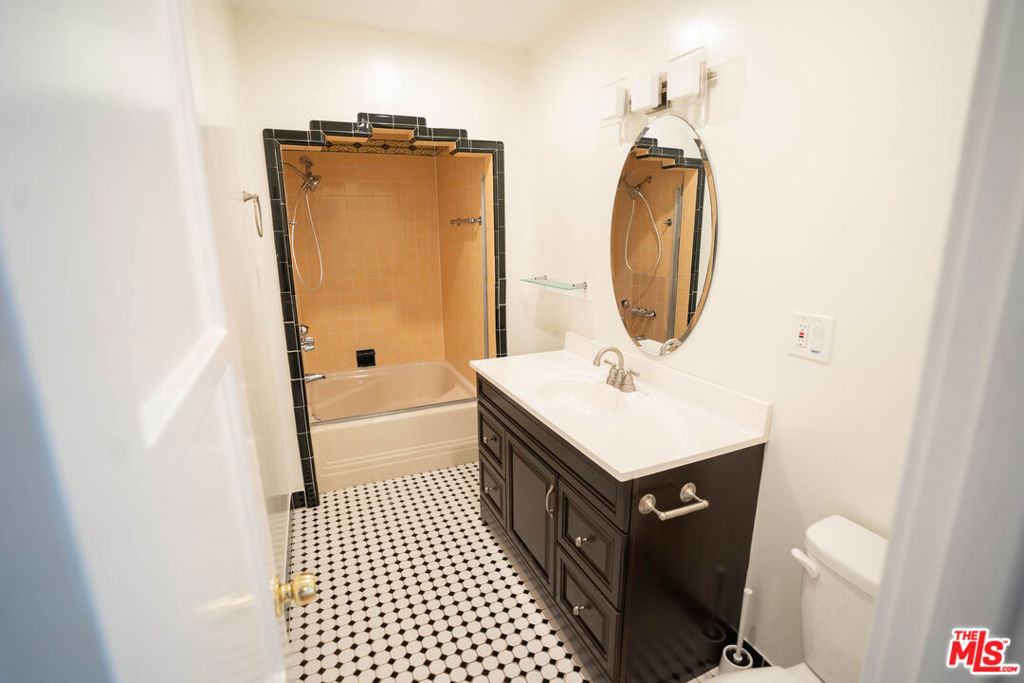 1210 S La Jolla Avenue Property Photo 25