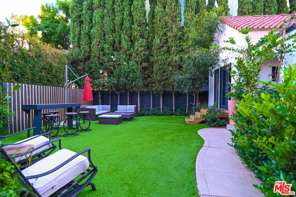 1019 N Orange Grove Avenue Property Photo 3