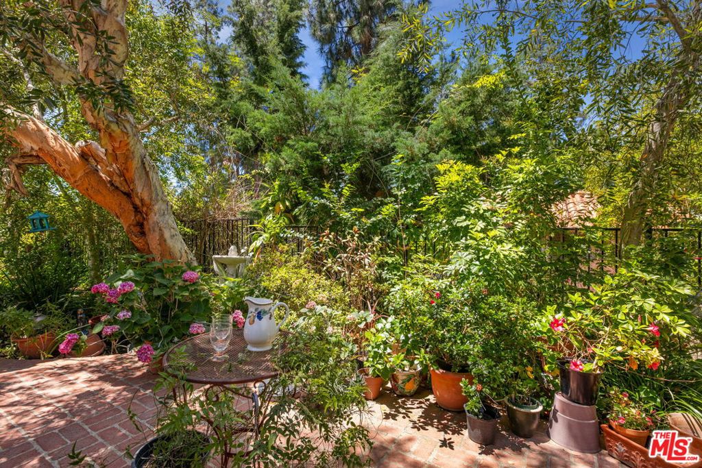 9778 Blantyre Drive Property Photo 44