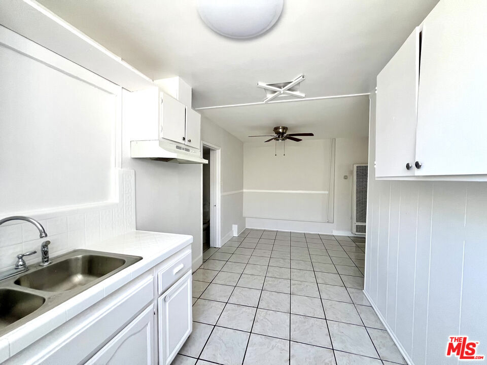 3260 E 4th Street Property Photo 8