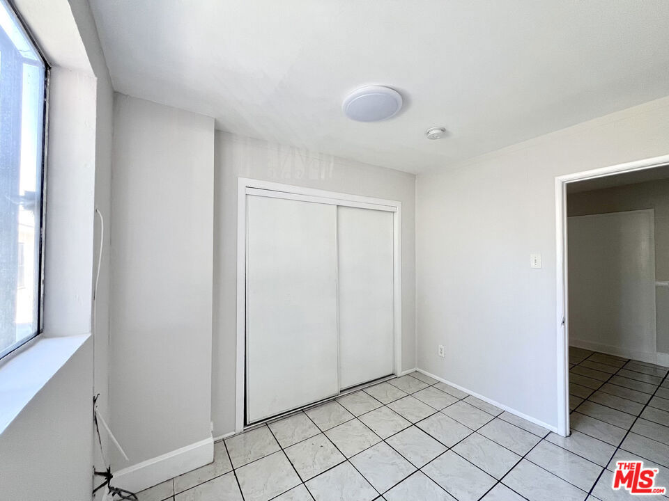 3260 E 4th Street Property Photo 12