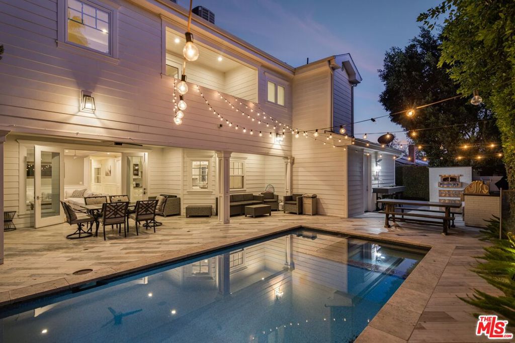 5523 Longridge Avenue Property Photo 1