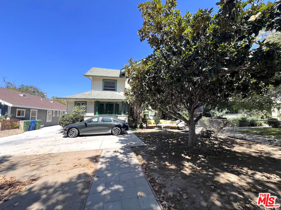 1828 S Gramercy Place 1/4 Property Photo 1