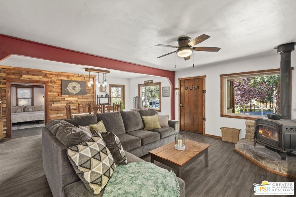 52731 Sylvan Way Property Photo 5