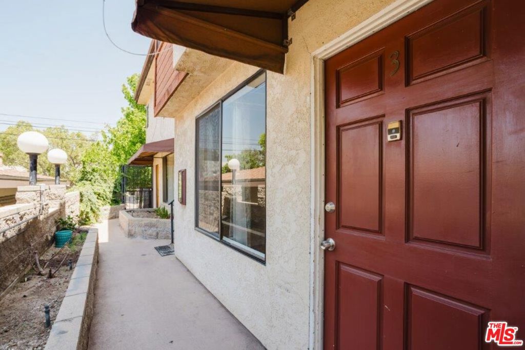 914 E Elk Avenue 3 Property Photo 6