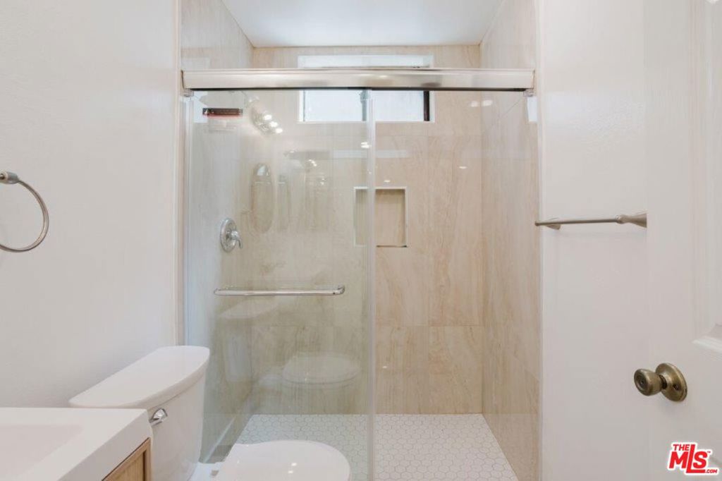 914 E Elk Avenue 3 Property Photo 18