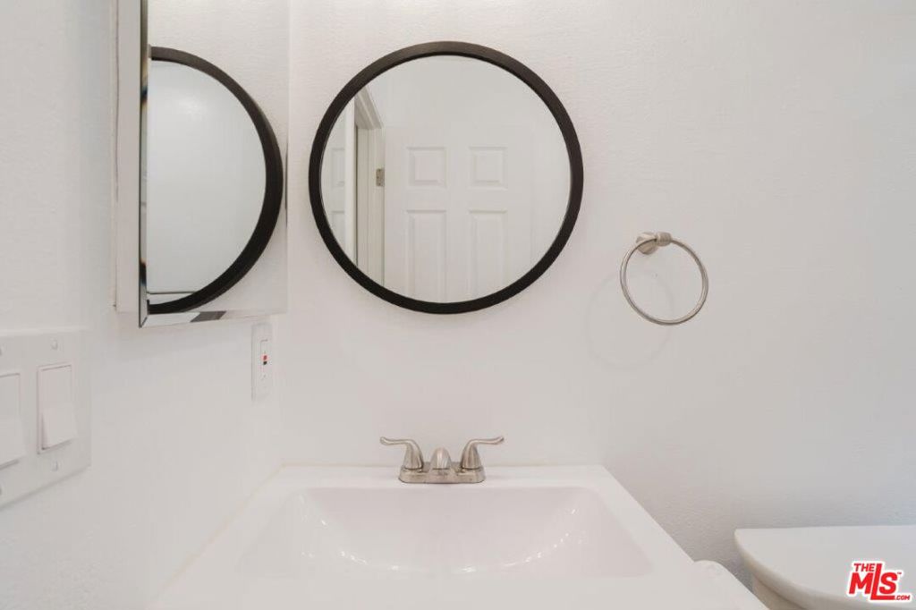 914 E Elk Avenue 3 Property Photo 20