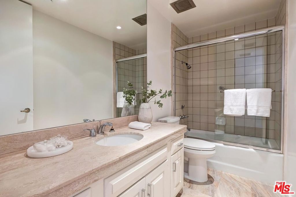 300 N Swall Drive 452 Property Photo 18