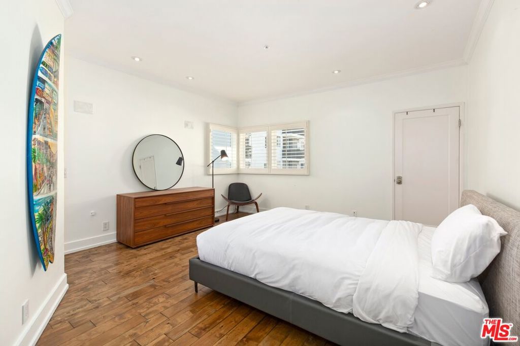1145 N Horn Avenue E Property Photo 10