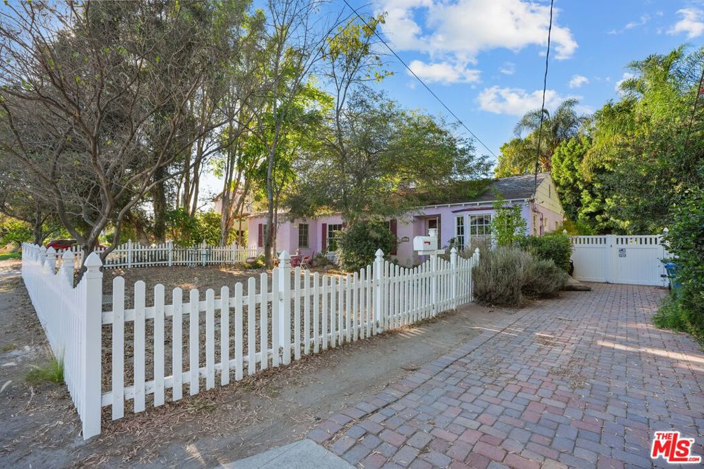 12201 Califa Street Property Photo 1