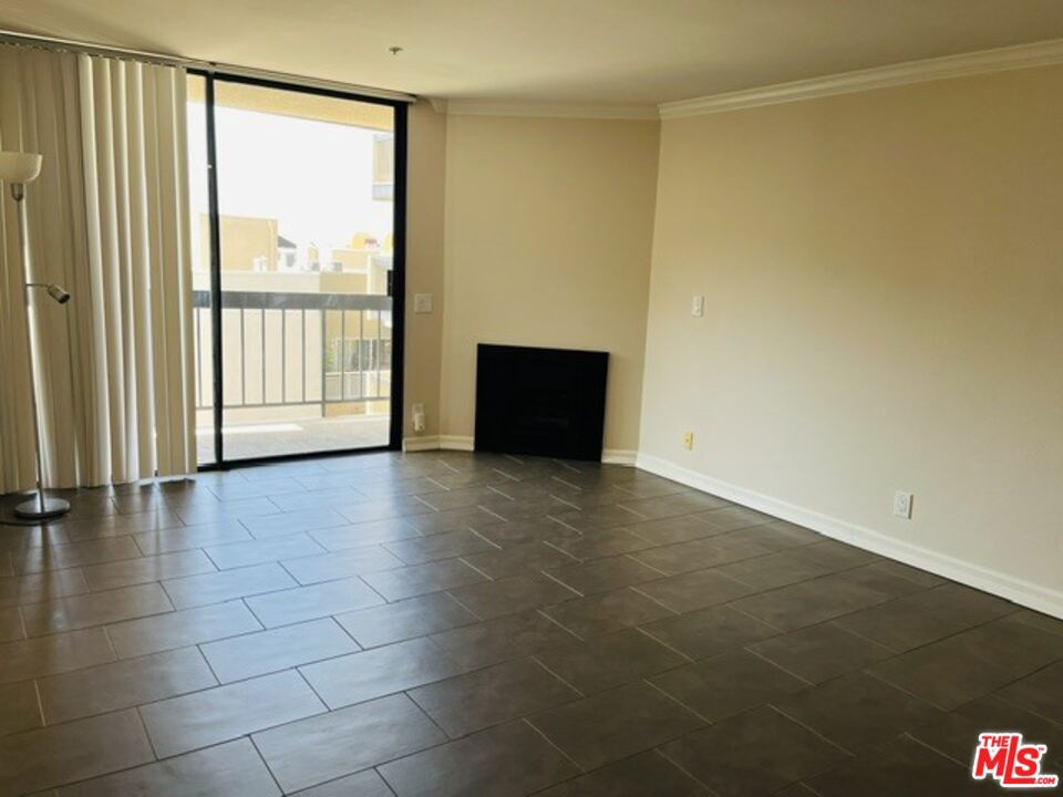 7320 Hawthorn Avenue 308 Property Photo 8
