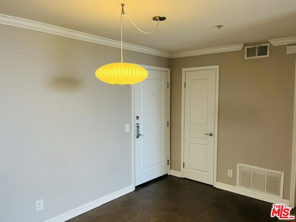 7320 Hawthorn Avenue 308 Property Photo 9